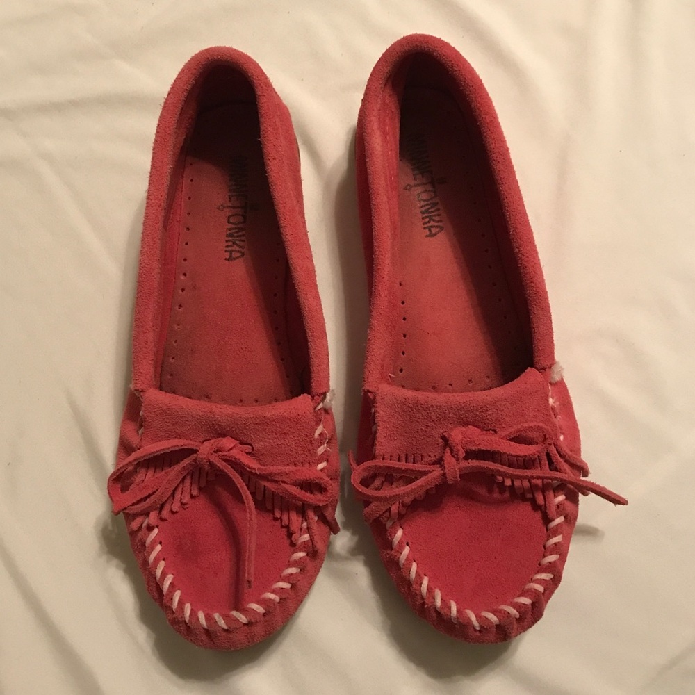 Minnetonka pink size 8-great condition!